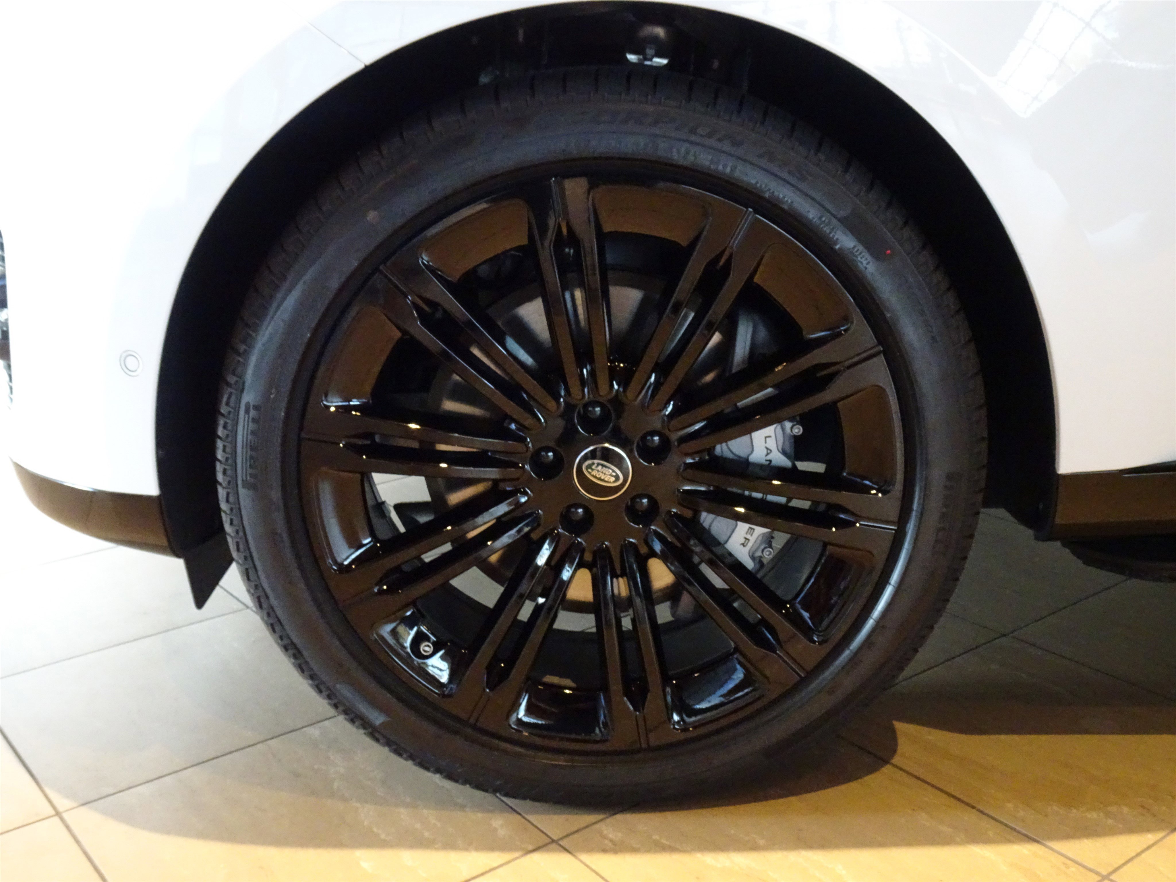 New 2025 Land Rover Range Rover Long Wheelbase SE image 27