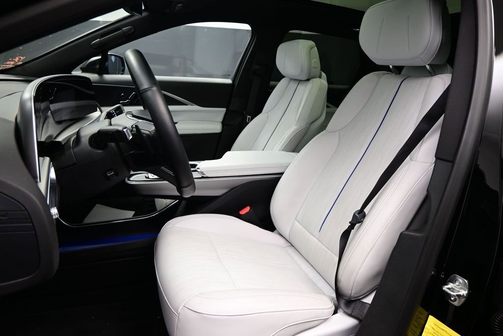 Used 2025 Cadillac Lyriq Sport AWD/4WD image 6