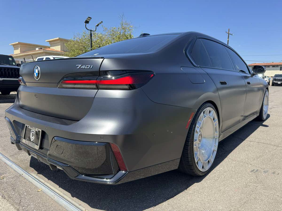 Used 2026 BMW 740i w/ Premium Package RWD image 8