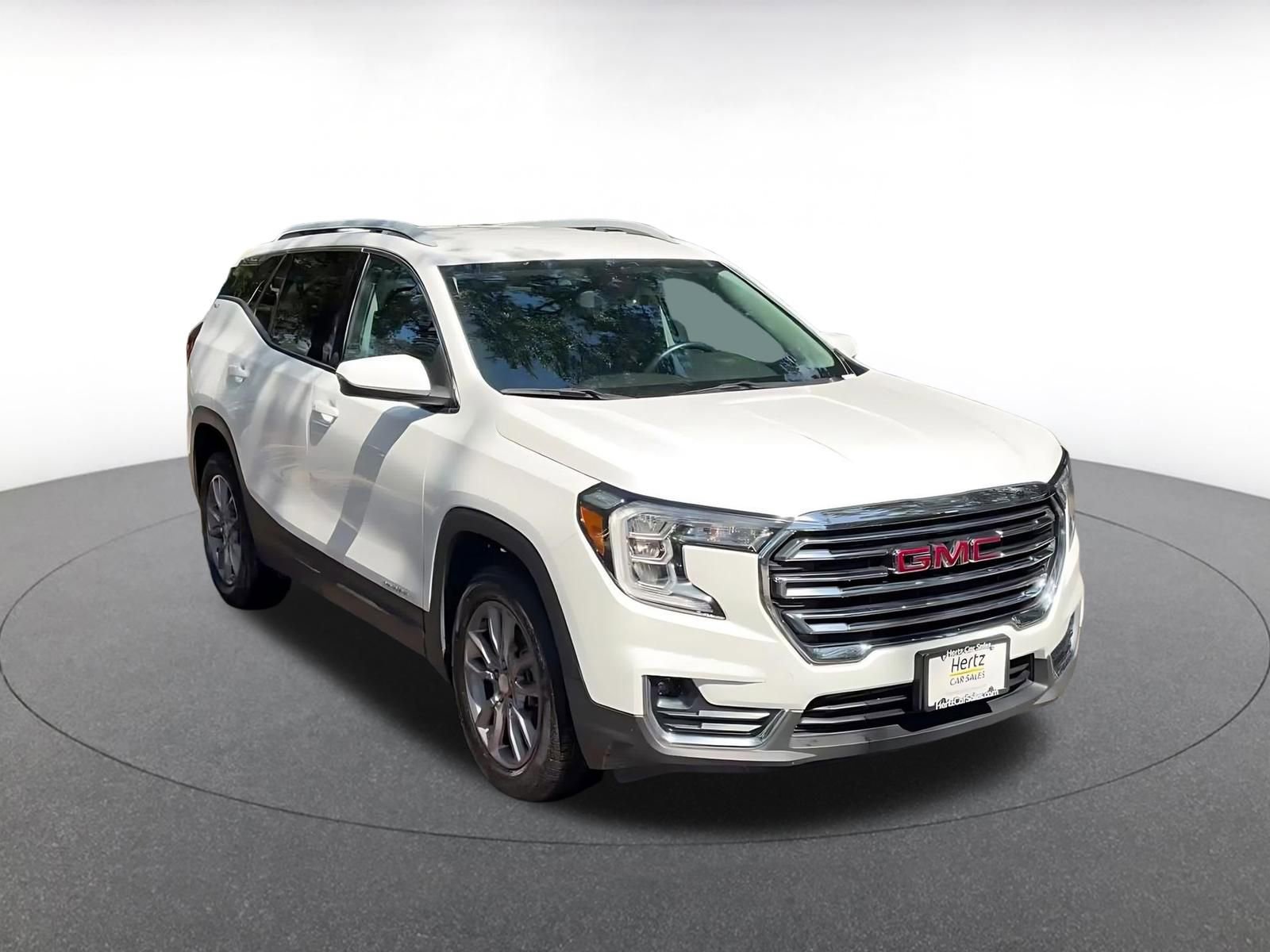 Used 2024 GMC Terrain SLT AWD/4WD image 3