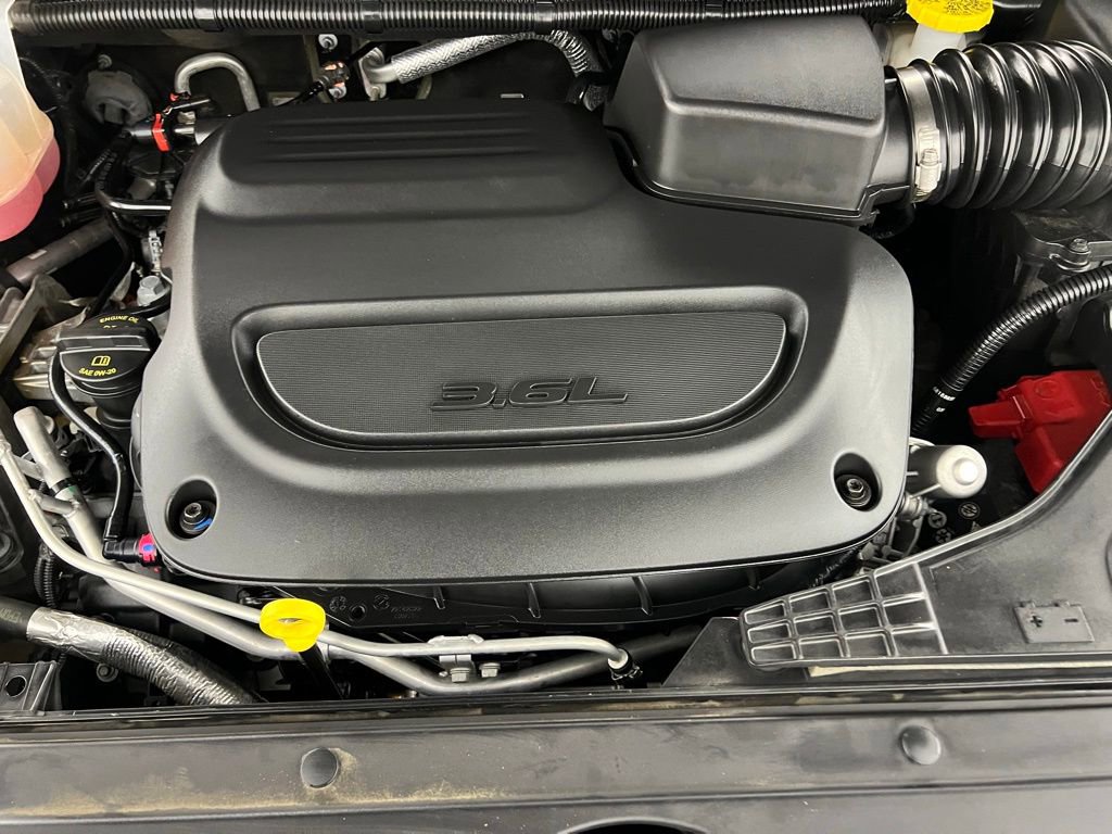 Certified 2024 Chrysler Pacifica Limited image 35