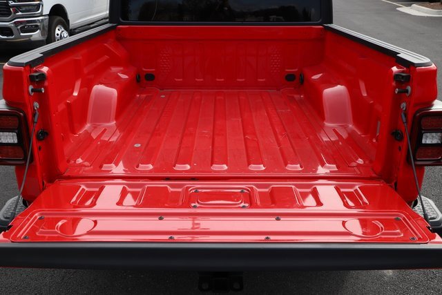 Used 2023 Jeep Gladiator Willys image 8