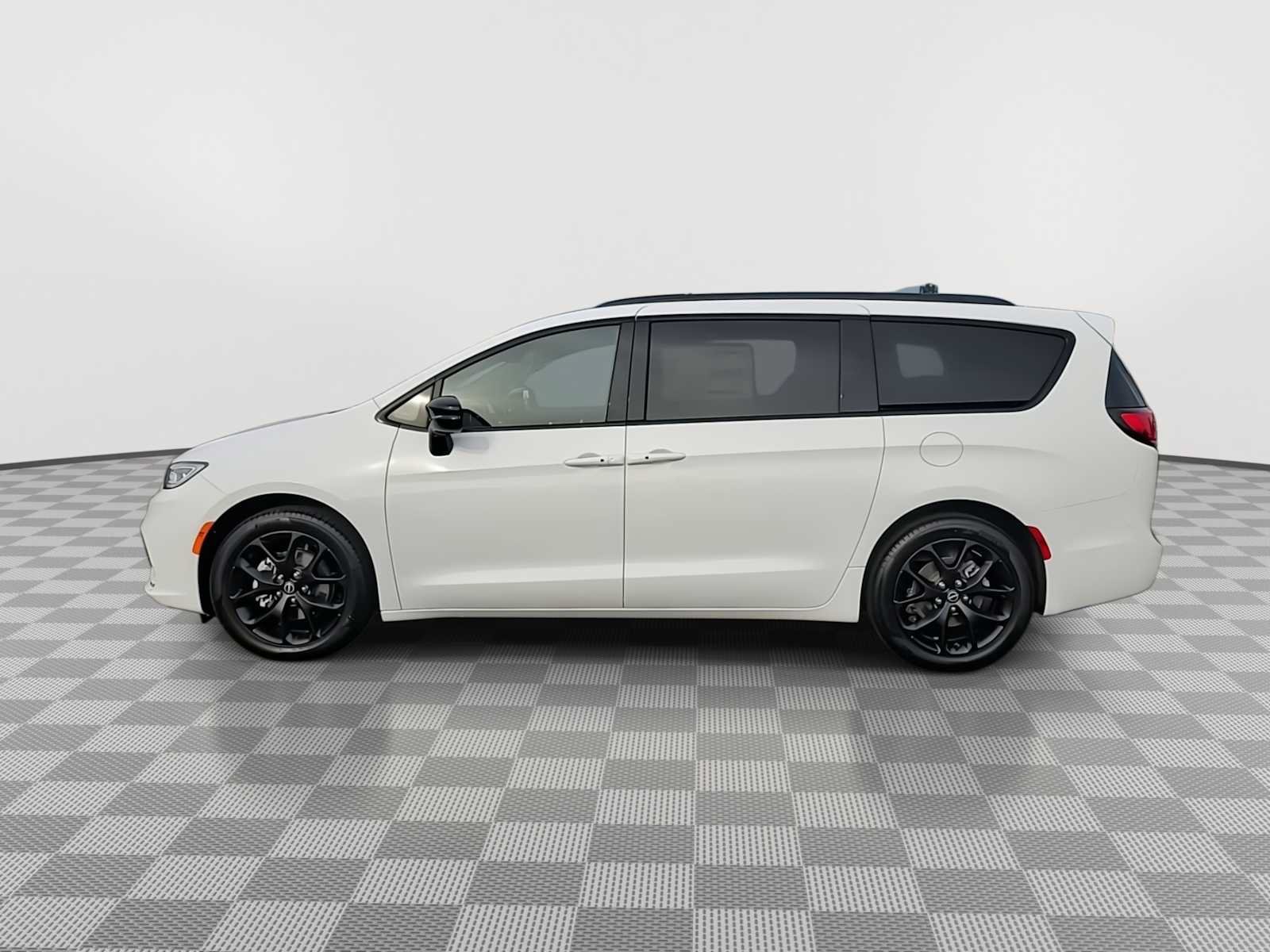 New 2026 Chrysler Pacifica Select w/ S Appearance Package FWD image 5