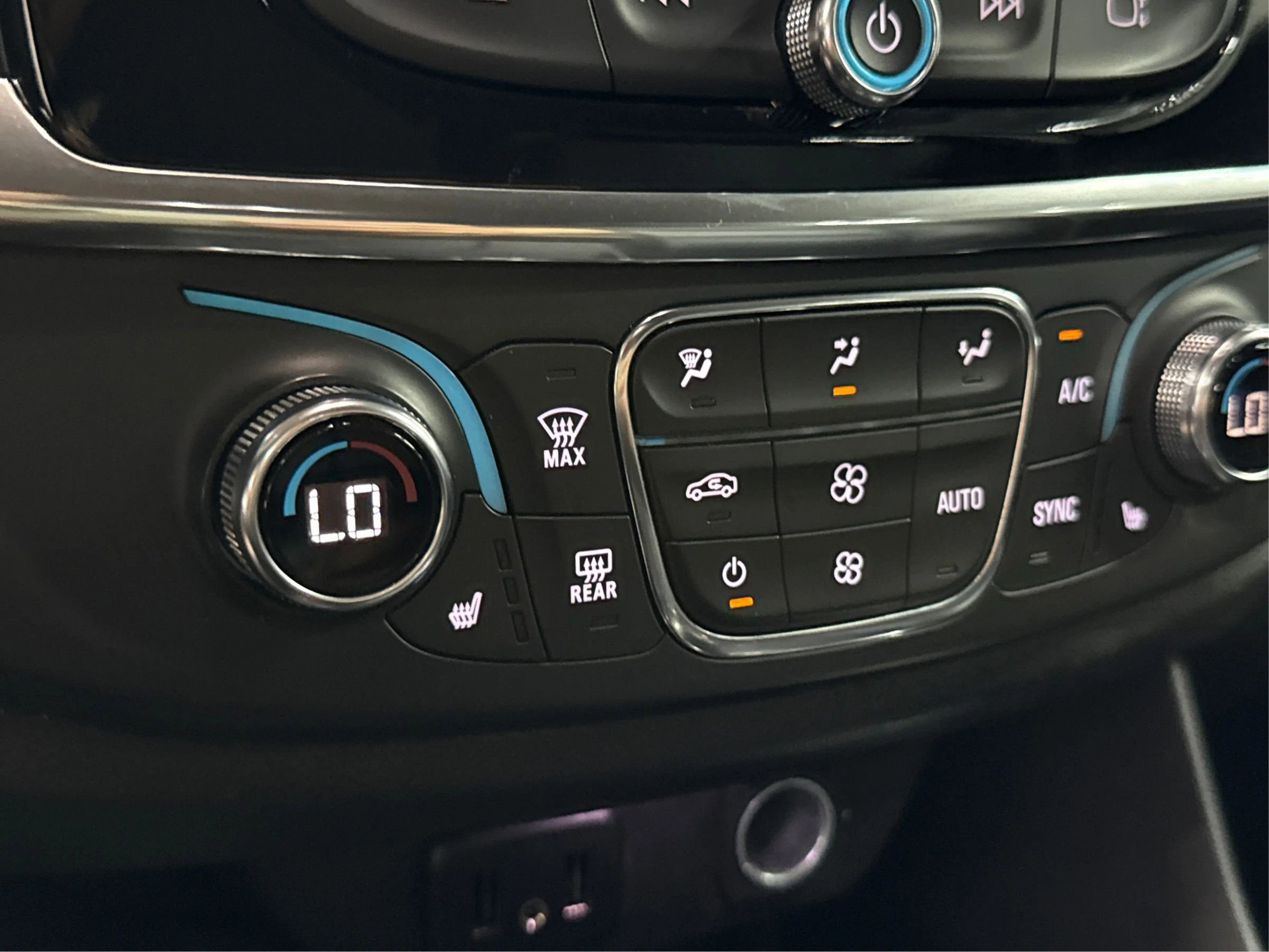 Used 2021 Chevrolet Traverse LT image 30