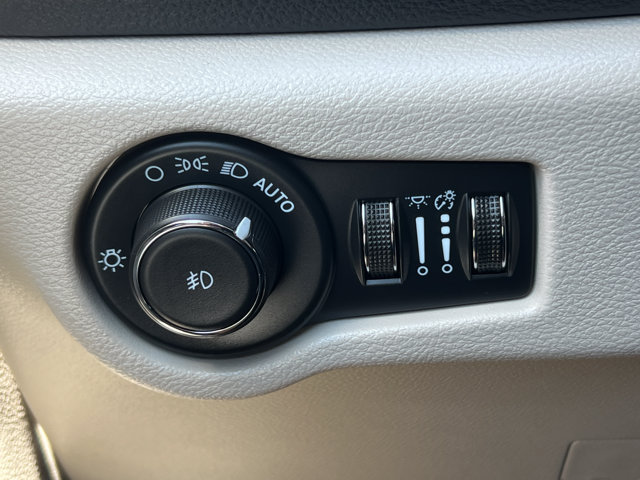 Used 2024 Chrysler Pacifica Touring-L AWD/4WD image 20