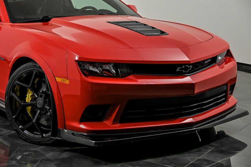 Used 2015 Chevrolet Camaro Z/28 RWD image 2