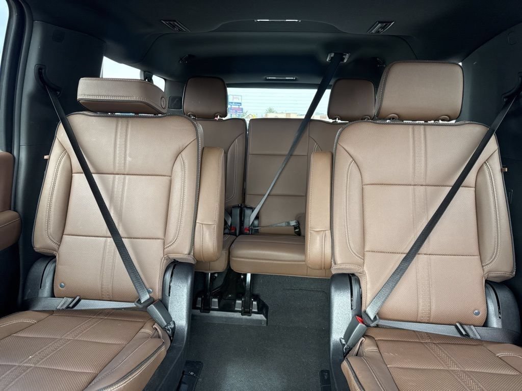 Used 2025 Chevrolet Suburban High Country AWD/4WD image 31