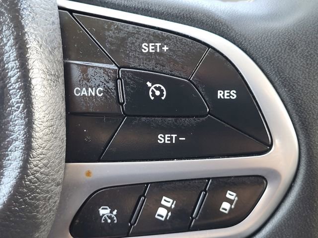 Used 2024 Chrysler Pacifica Touring-L image 12