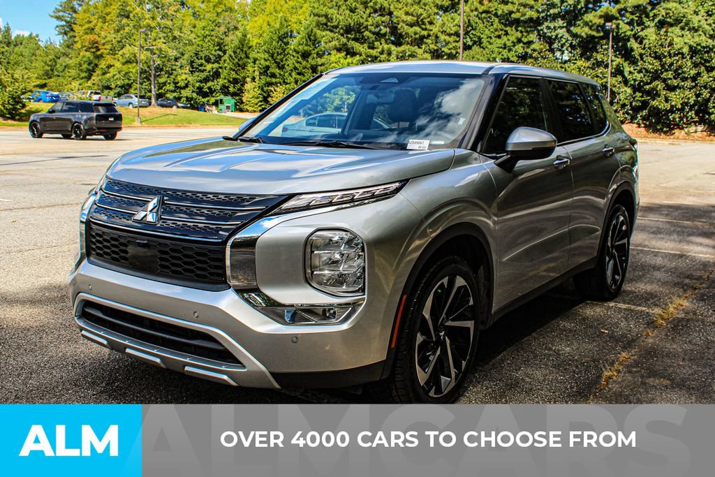 Used 2024 Mitsubishi Outlander SE FWD image 2