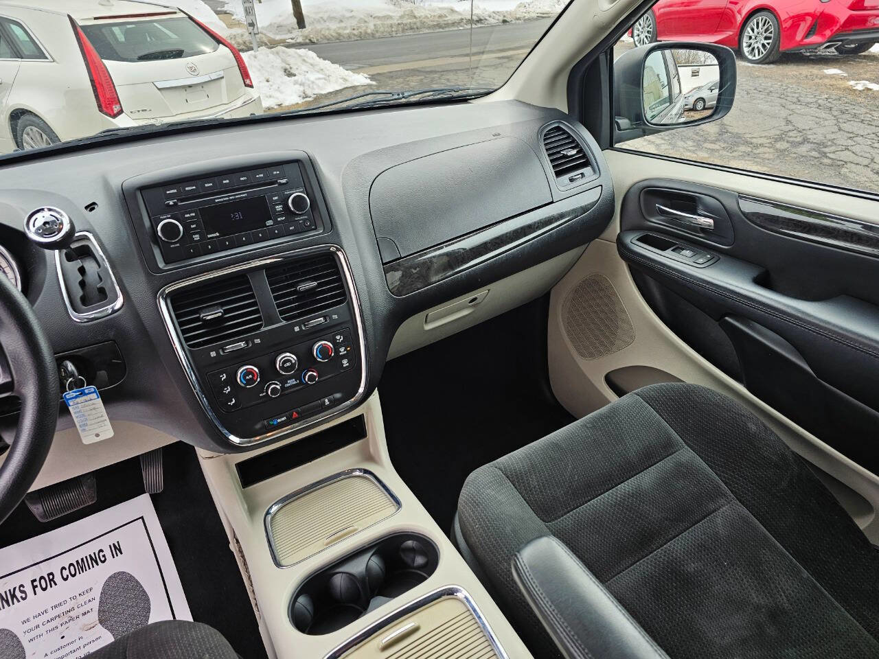 Used 2016 Dodge Grand Caravan SXT image 14