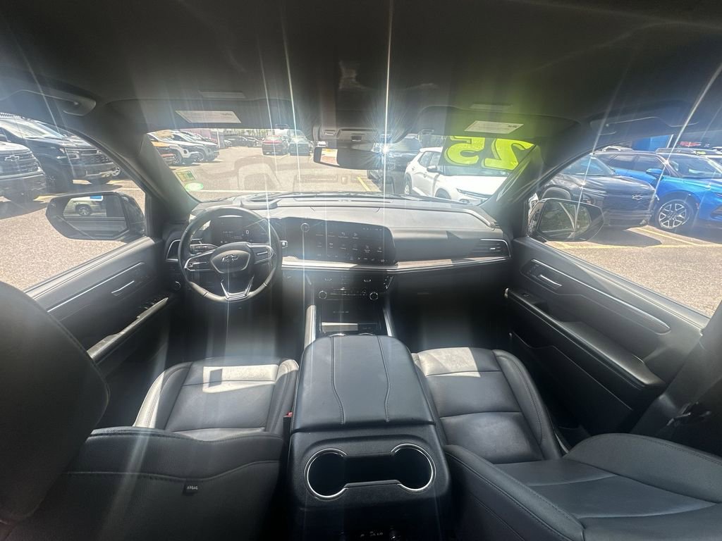 Used 2025 Chevrolet Tahoe Z71 AWD/4WD image 18