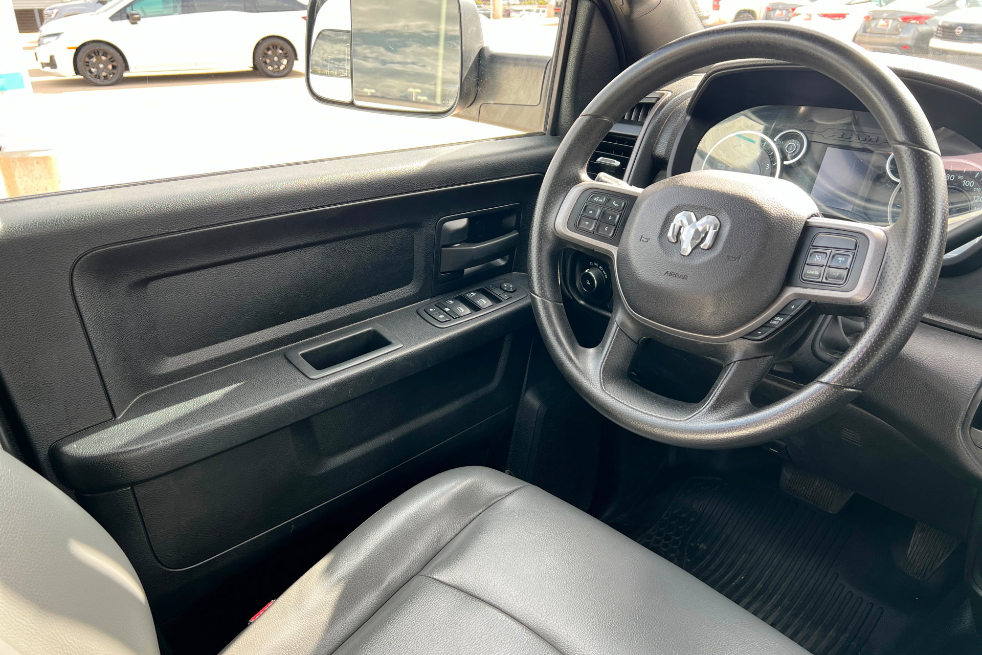 Used 2022 RAM 2500 Tradesman w/ Chrome Appearance Group AWD/4WD image 11
