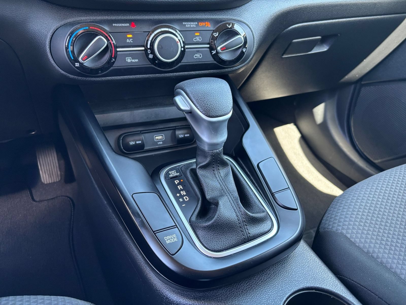 Used 2025 Kia Soul LX w/ LX Technology Package FWD image 38