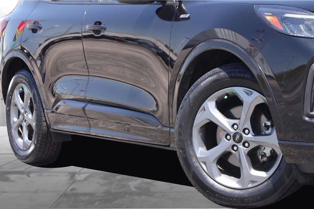 Certified 2023 Ford Escape ST-Line FWD image 3