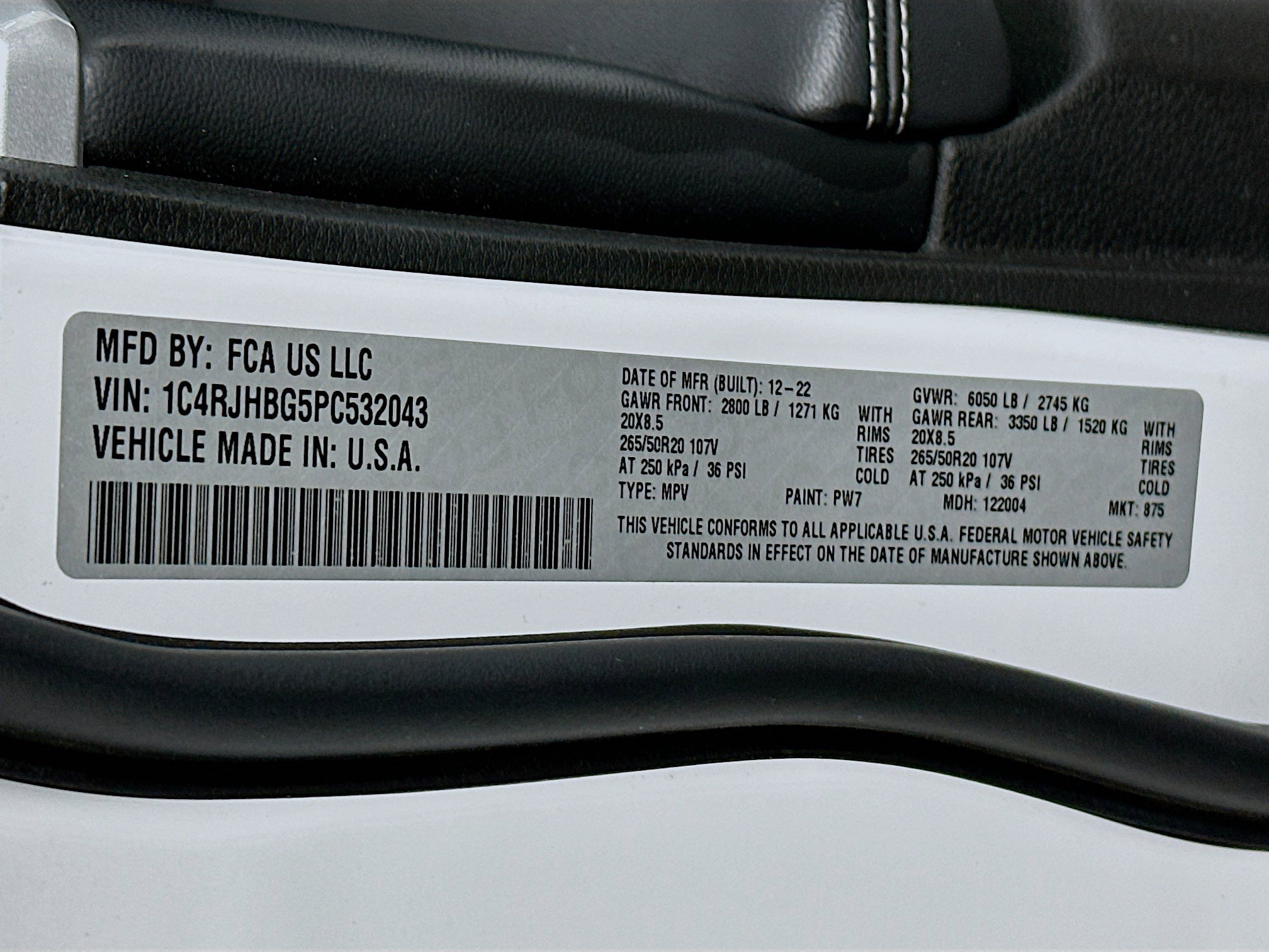 Used 2023 Jeep Grand Cherokee Limited w/ Black Appearance Package image 12