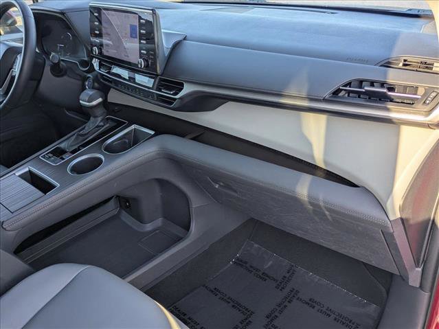 Used 2023 Toyota Sienna XLE FWD image 21