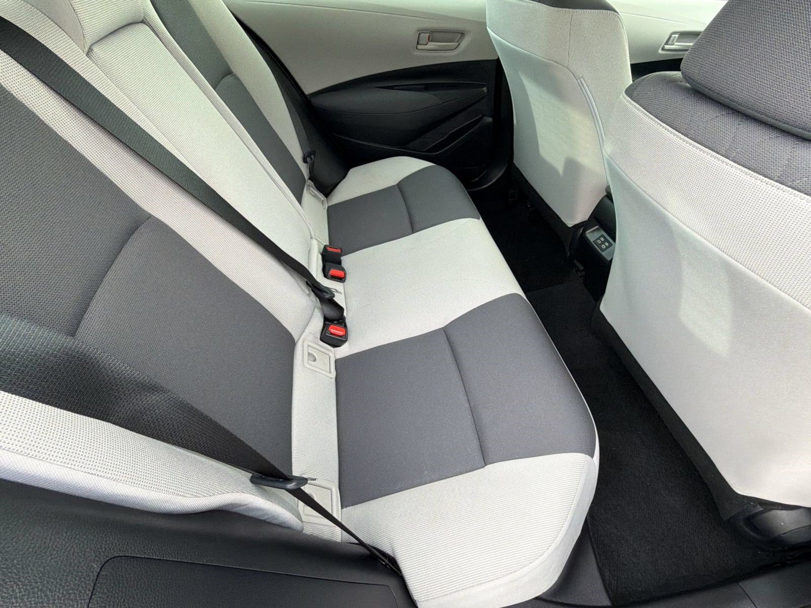 Used 2025 Toyota Corolla LE FWD image 34