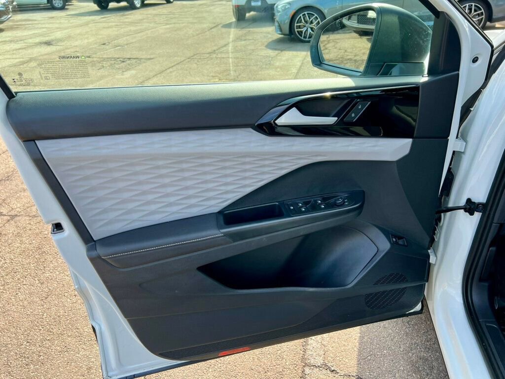 Used 2024 Volkswagen Taos S FWD image 11