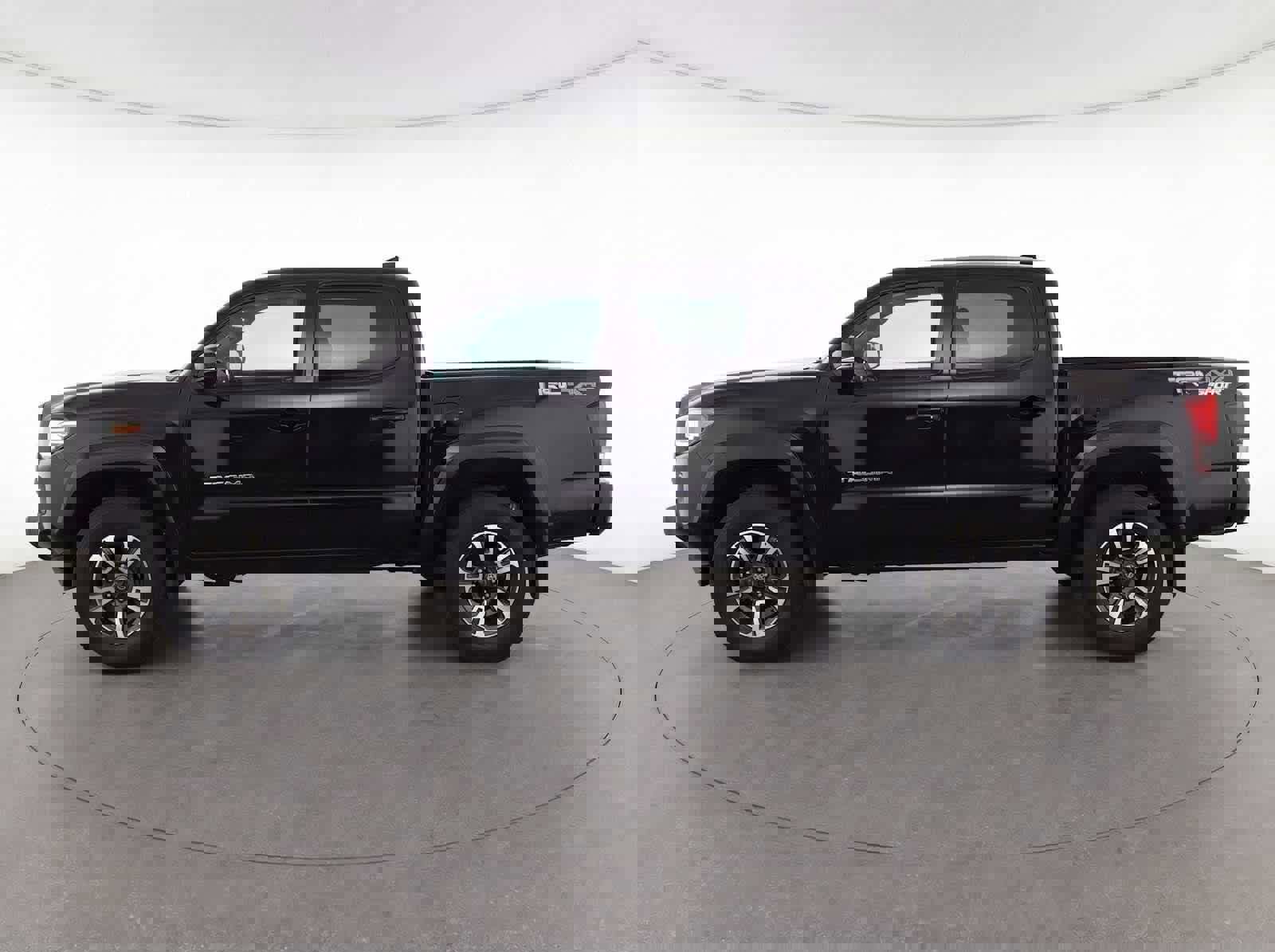 Used 2018 Toyota Tacoma TRD Sport w/ TRD Premium Sport Package AWD/4WD image 6