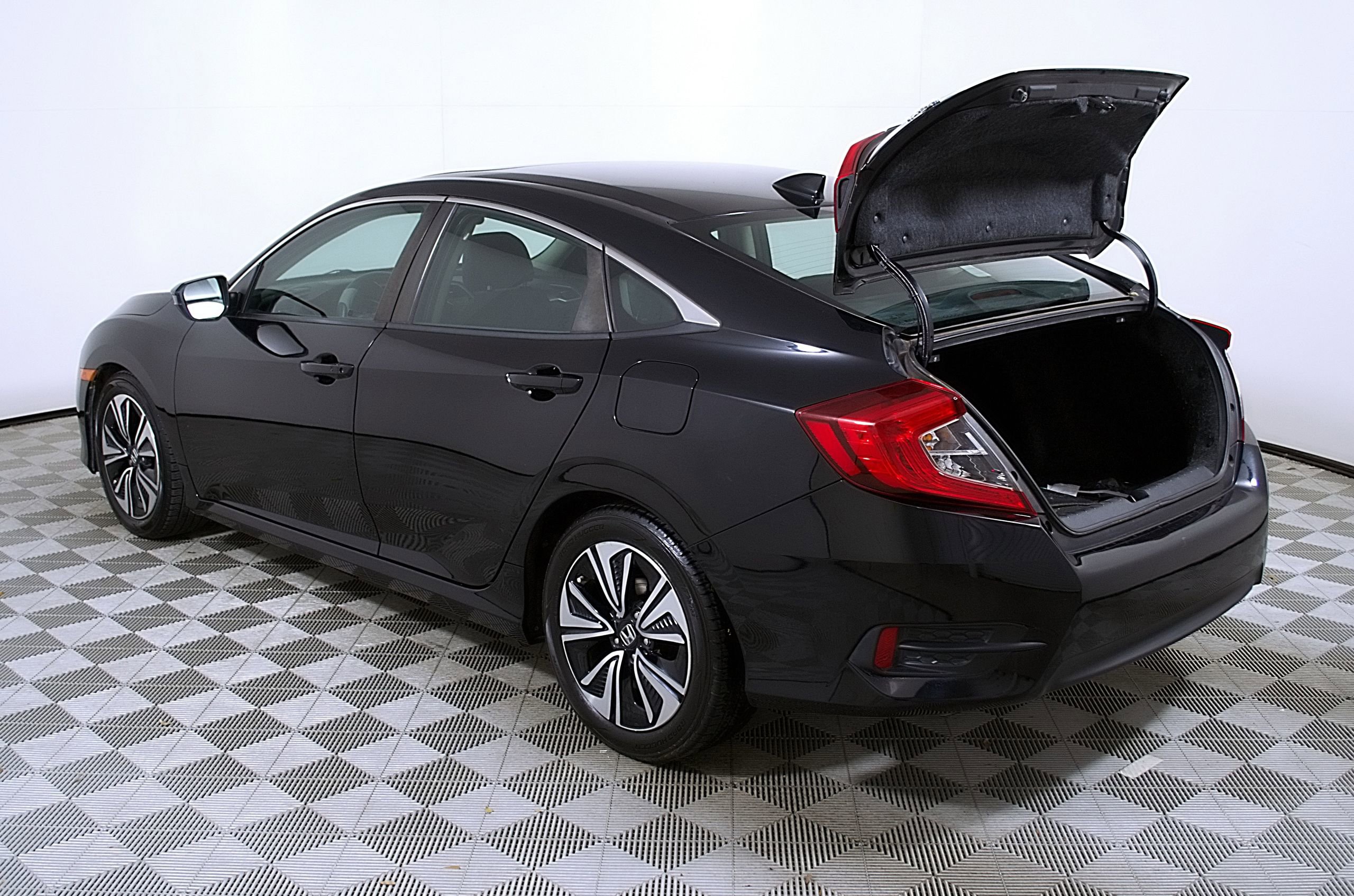 Used 2017 Honda Civic EX-T image 10