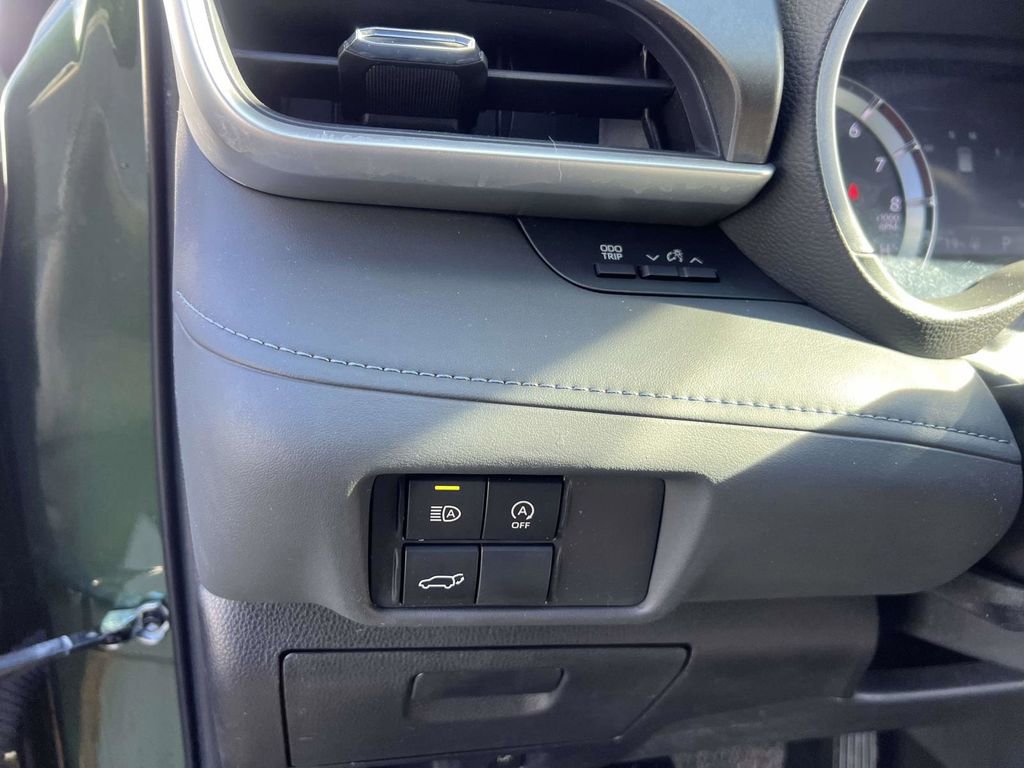 Used 2023 Toyota Highlander XLE image 29