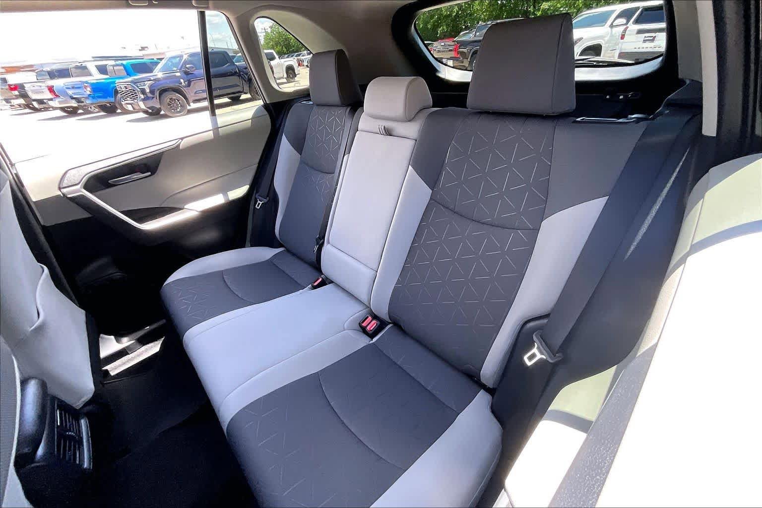 Used 2025 Toyota RAV4 XLE w/ Convenience Package FWD image 21