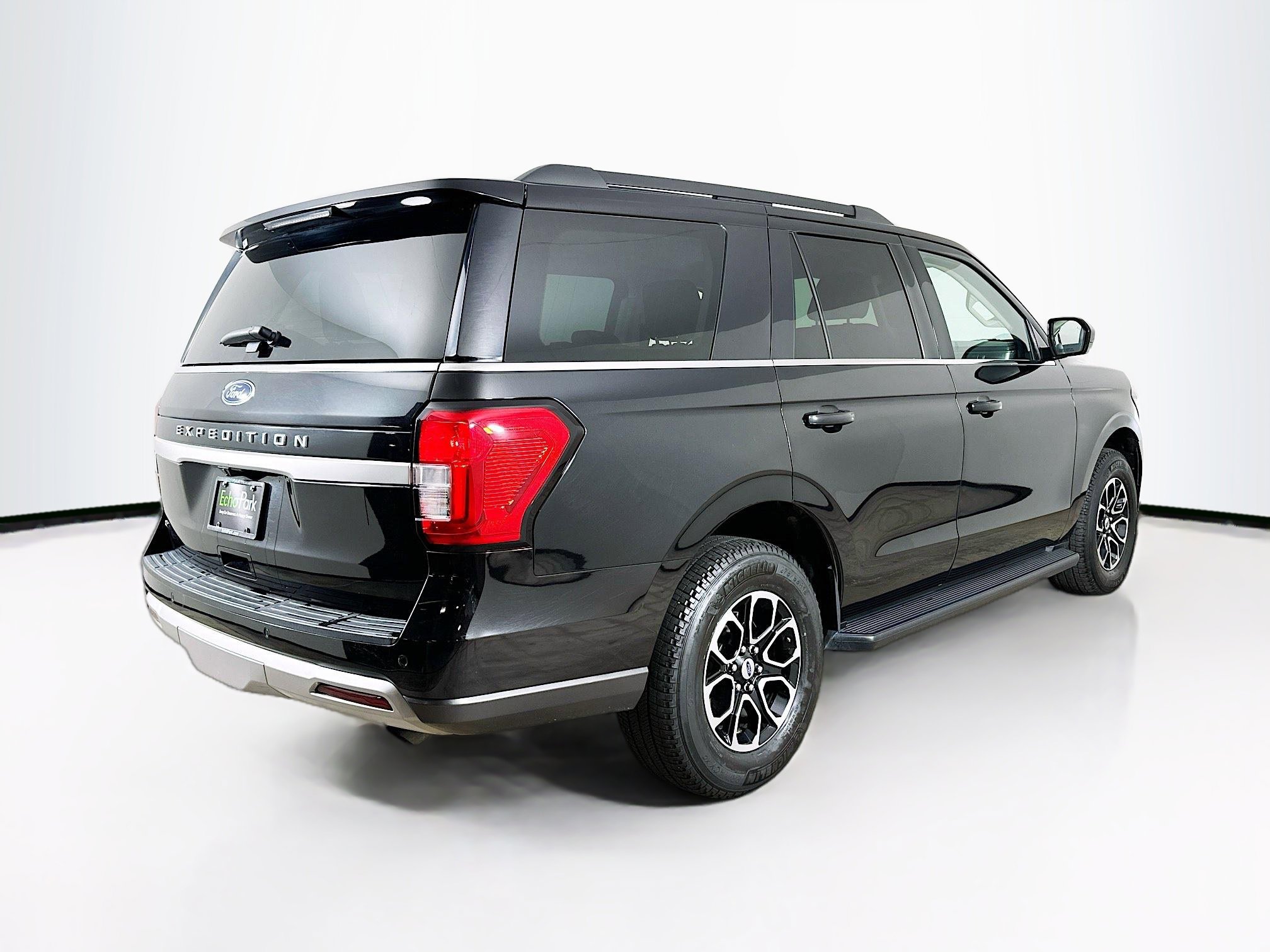 Used 2024 Ford Expedition XLT image 9