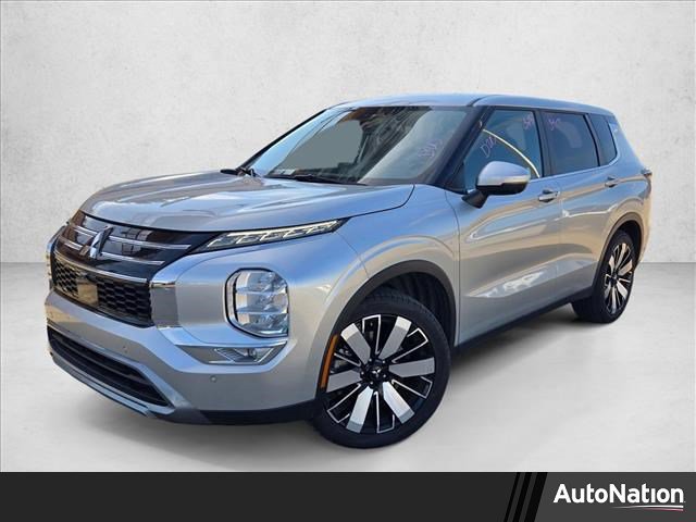 Used 2025 Mitsubishi Outlander SE FWD image 1