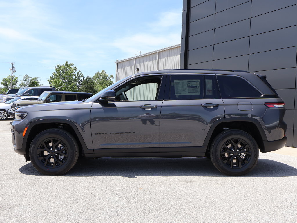 New 2026 Jeep Grand Cherokee Altitude AWD/4WD image 2