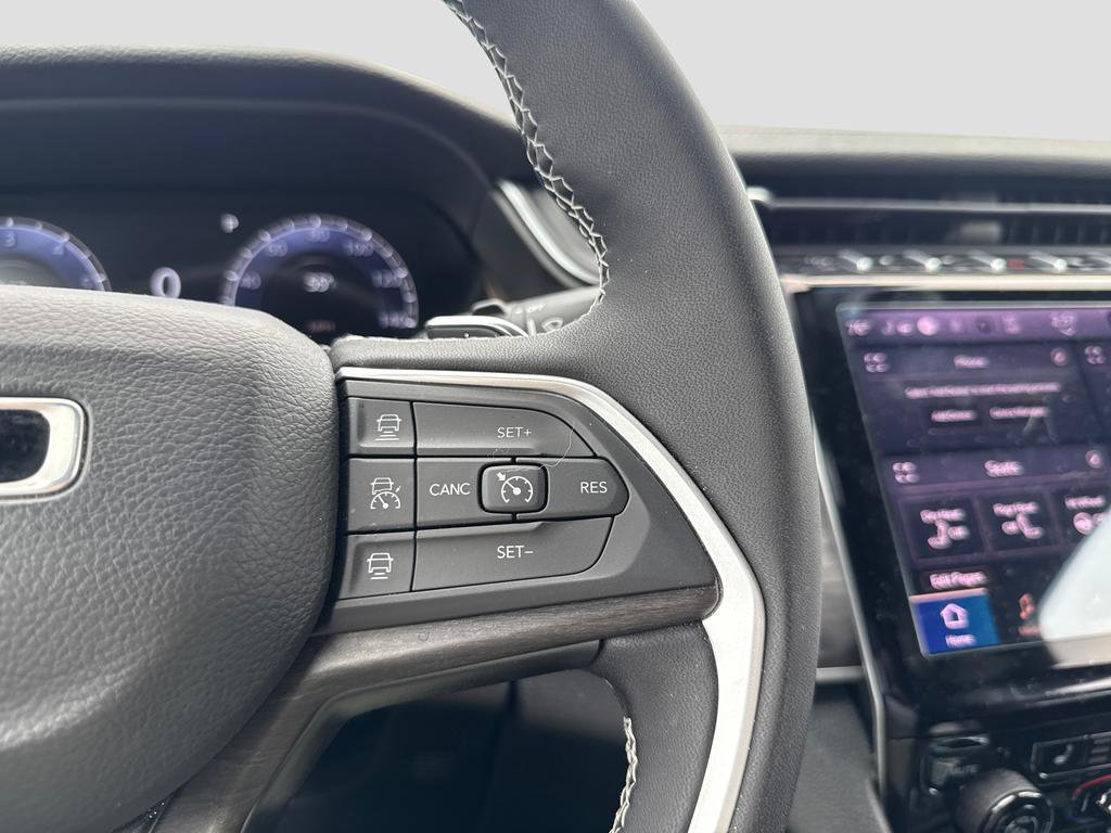 Used 2025 Jeep Grand Cherokee Limited image 13