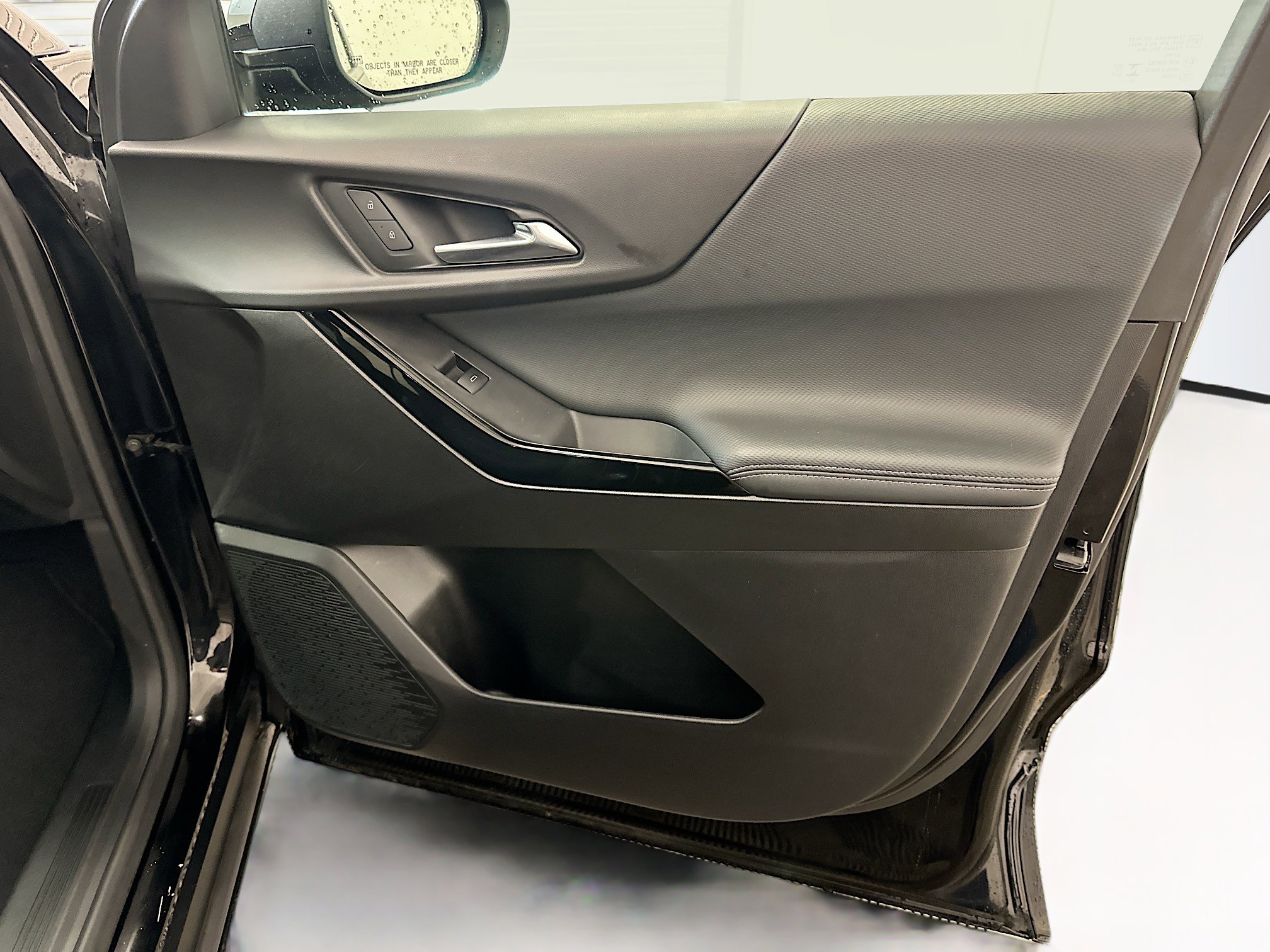 Used 2025 Chevrolet Equinox LT w/ Convenience Package II image 34