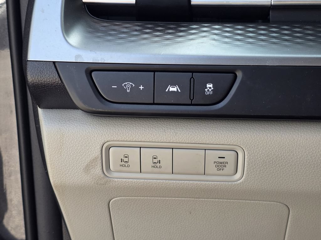 Used 2022 Kia Carnival LX FWD image 22
