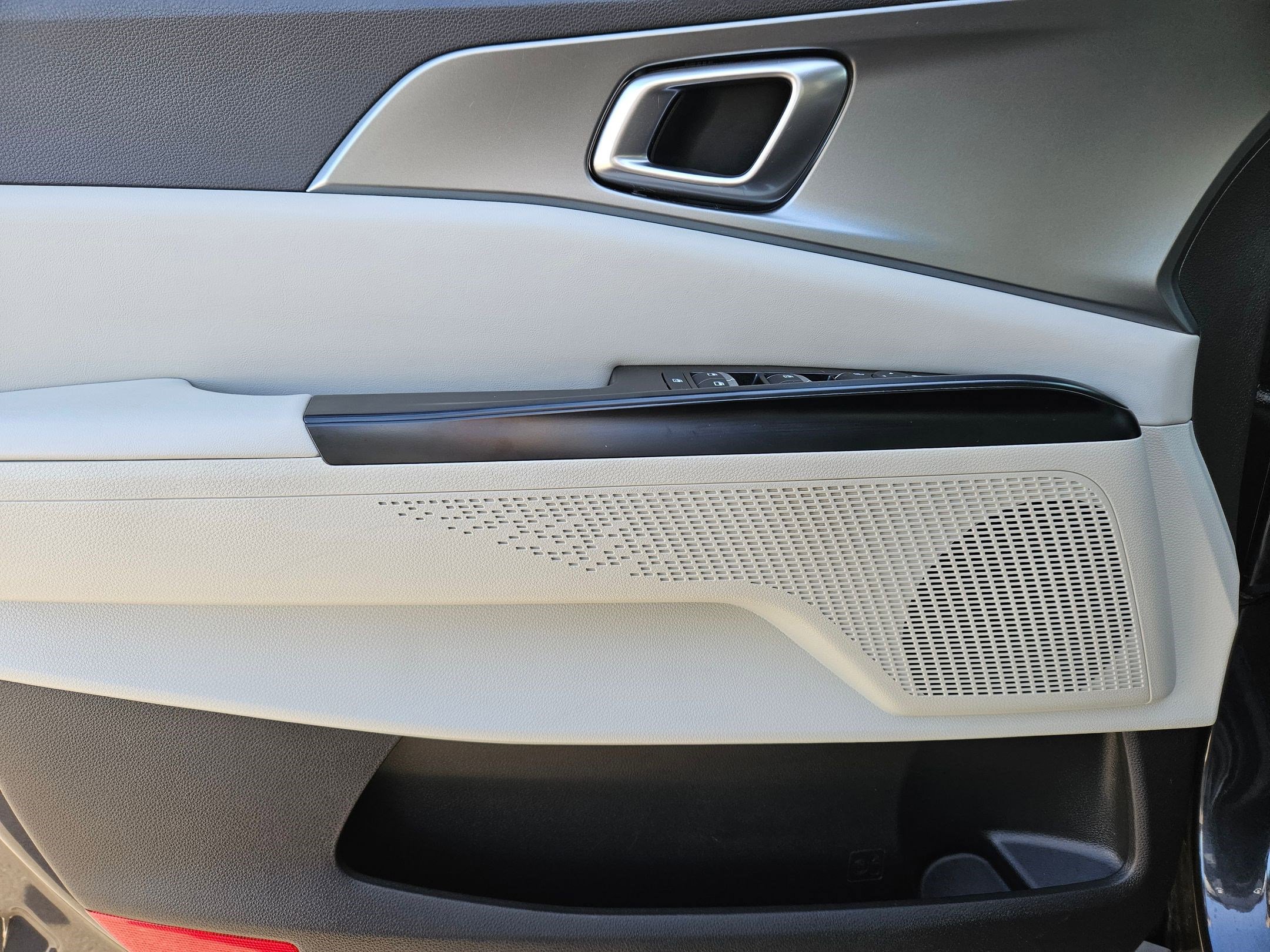 Used 2022 Kia Carnival LX image 12