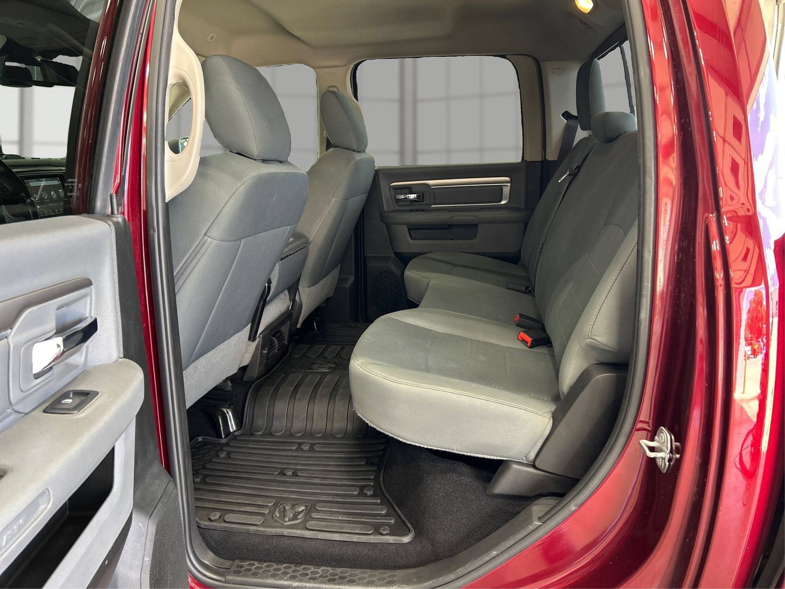 Used 2019 RAM 1500 Classic SLT w/ SLT Plus D←cor Group AWD/4WD image 10