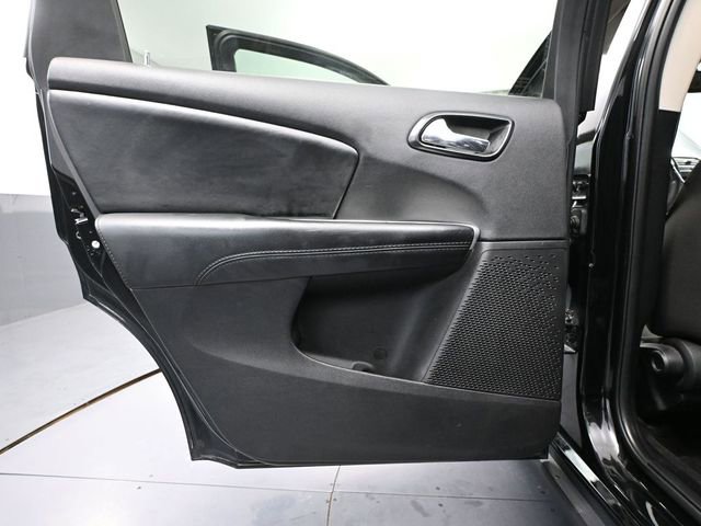 Used 2019 Dodge Journey SE image 30
