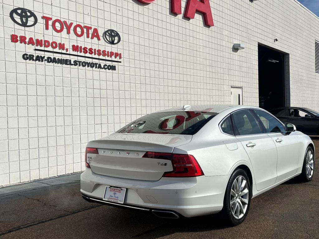 Used 2017 Volvo S90 T6 Momentum w/ Vision Package image 5