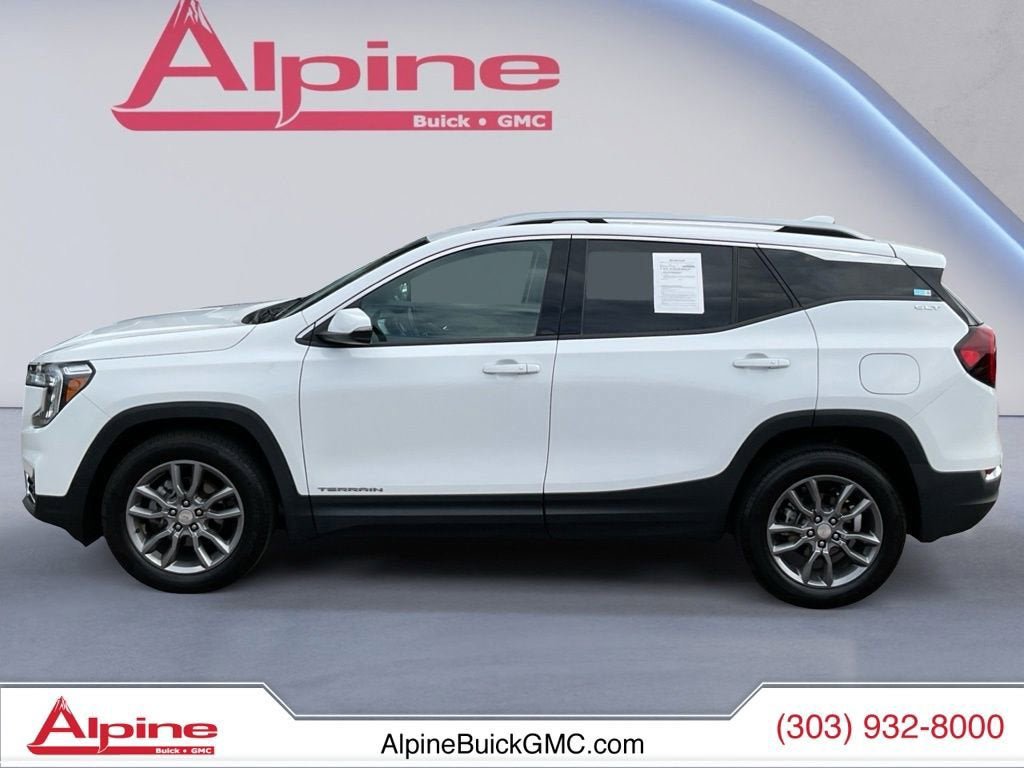 Used 2023 GMC Terrain SLT AWD/4WD image 2