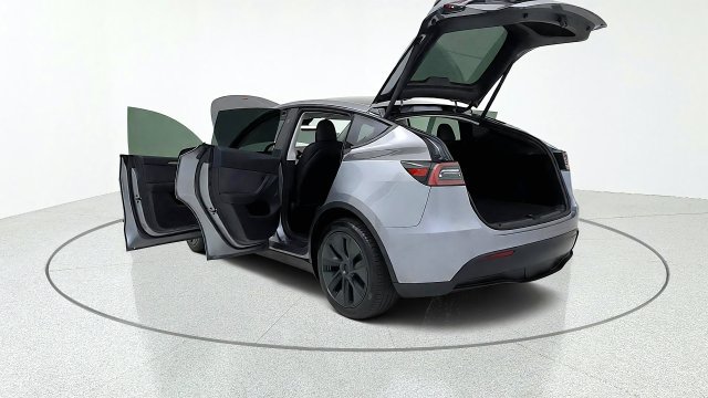 Used 2025 Tesla Model Y Long Range RWD image 15
