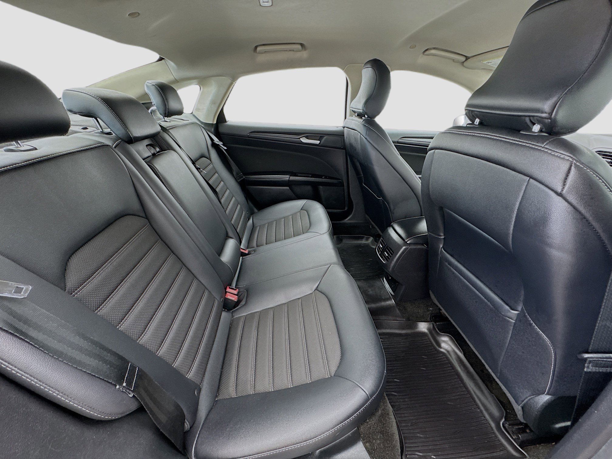 Used 2018 Ford Fusion SE w/ Equipment Group 601A FWD image 19