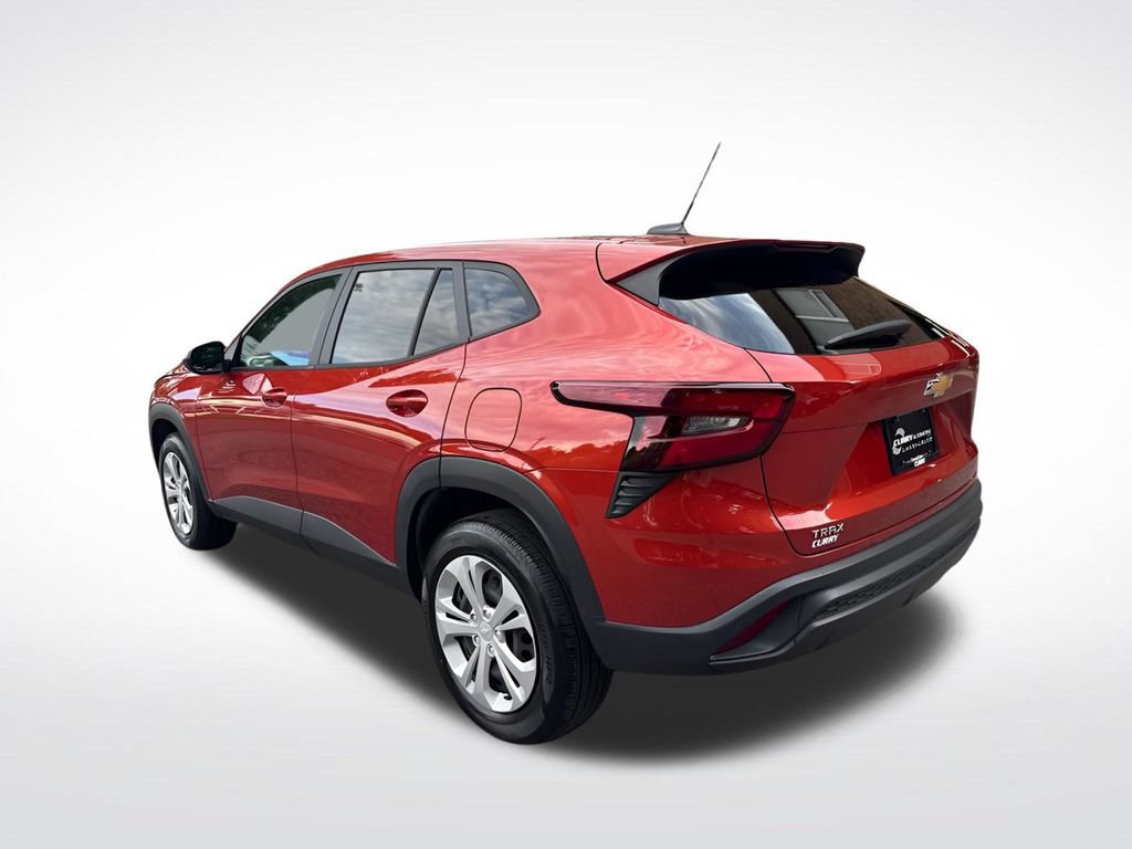 Used 2024 Chevrolet Trax LS FWD image 10