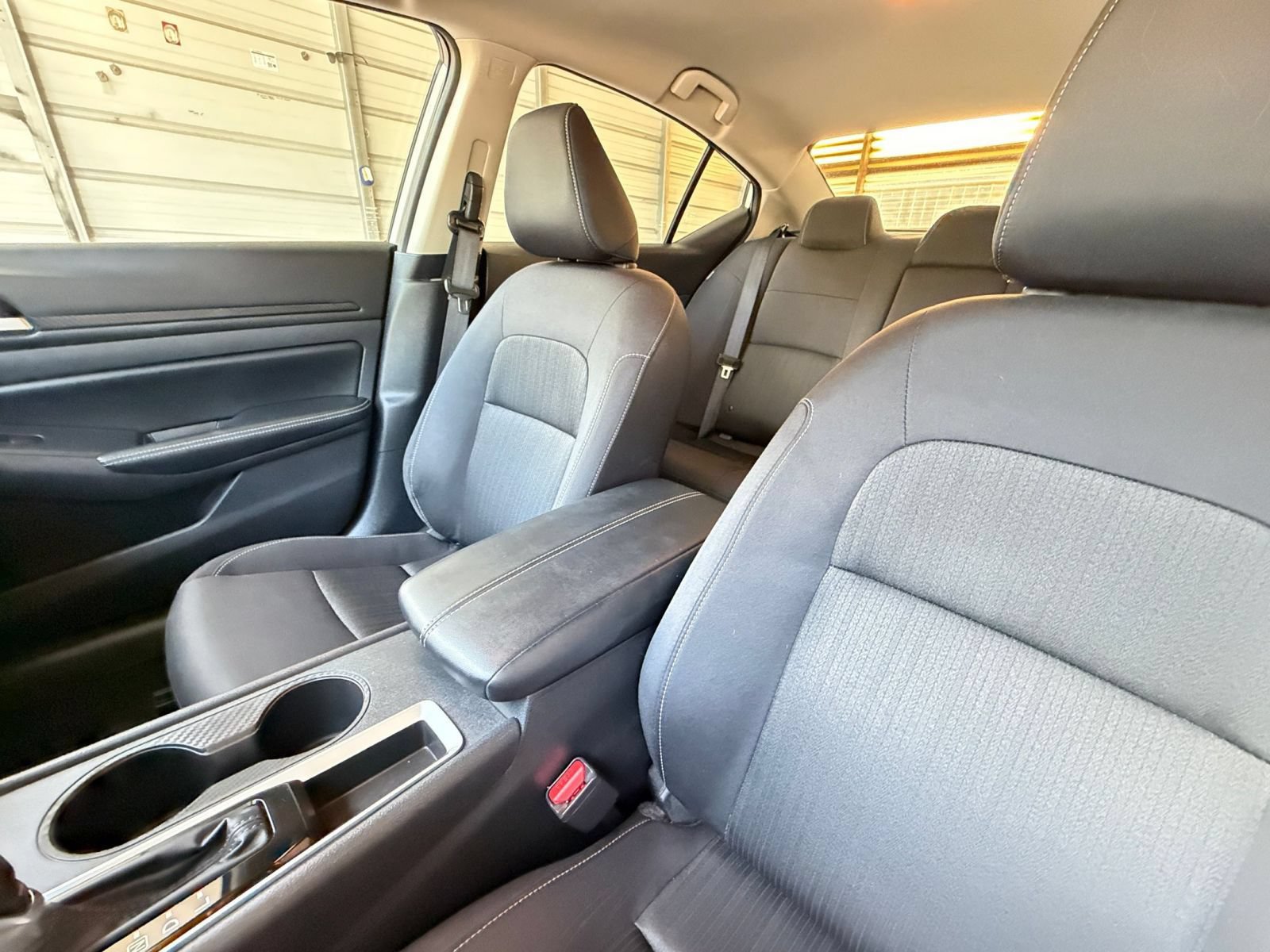 Used 2025 Nissan Altima 2.5 SV FWD image 31