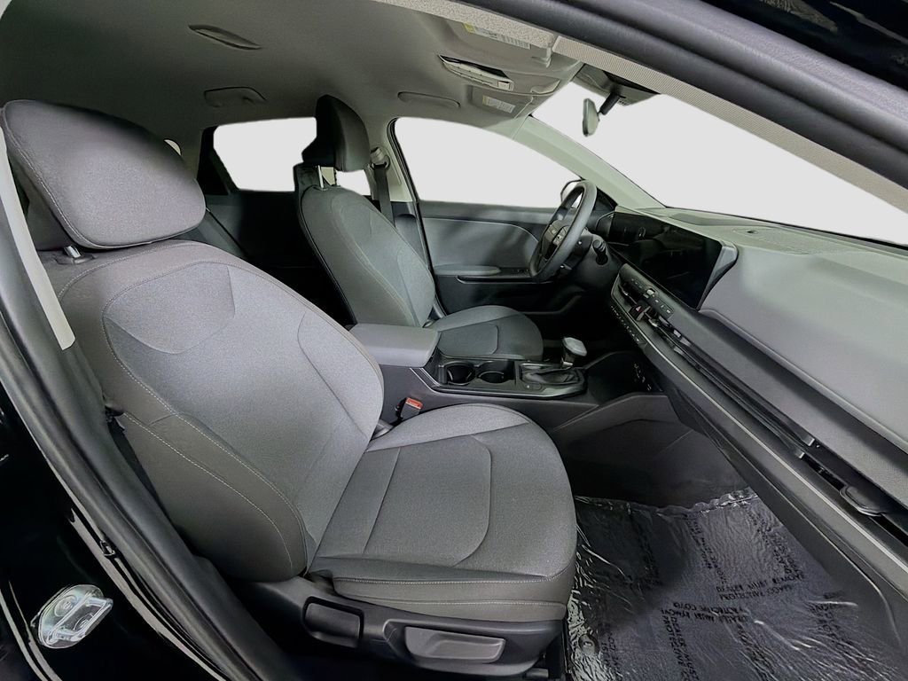 Used 2025 Kia K4 LX image 27