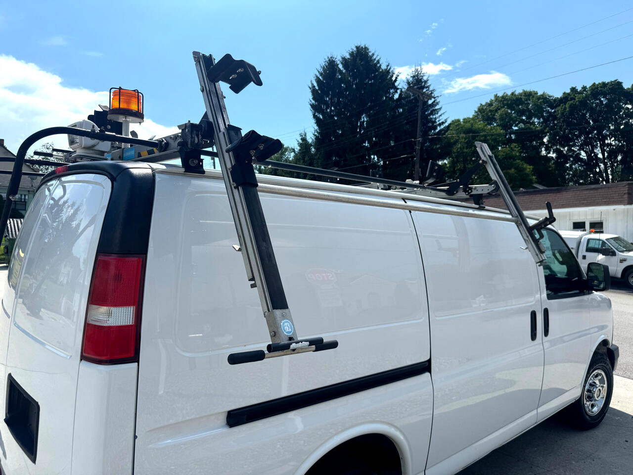 Used 2017 Chevrolet Express 2500 image 20