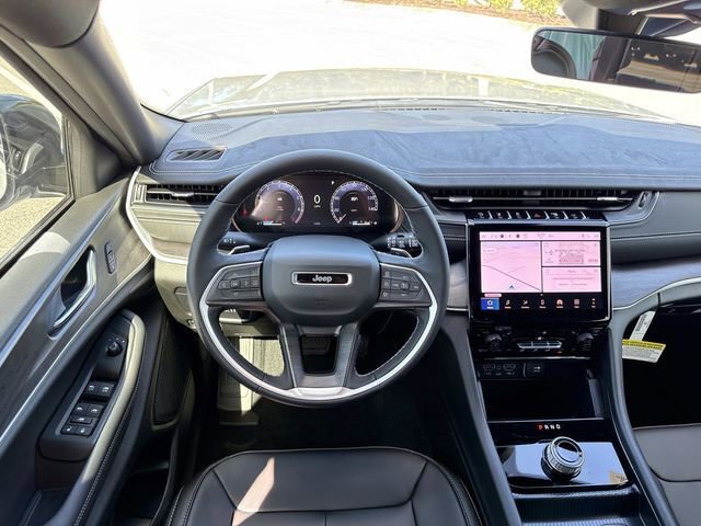 New 2025 Jeep Grand Cherokee Limited w/ Black Appearance Package image 13