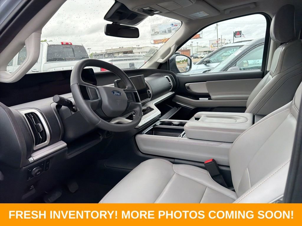 Used 2025 Ford Expedition Active AWD/4WD image 8