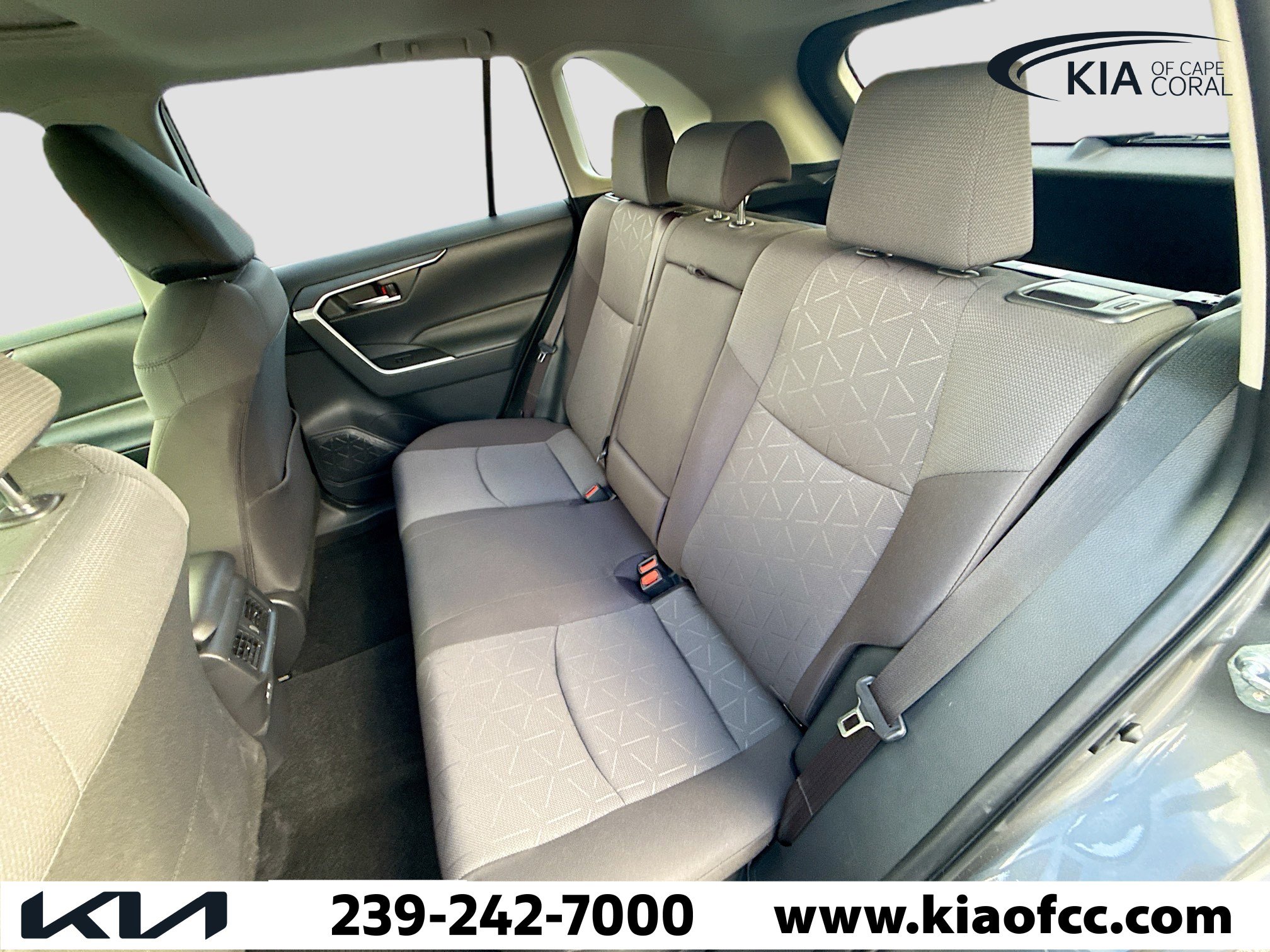 Used 2025 Toyota RAV4 XLE w/ Convenience Package image 20