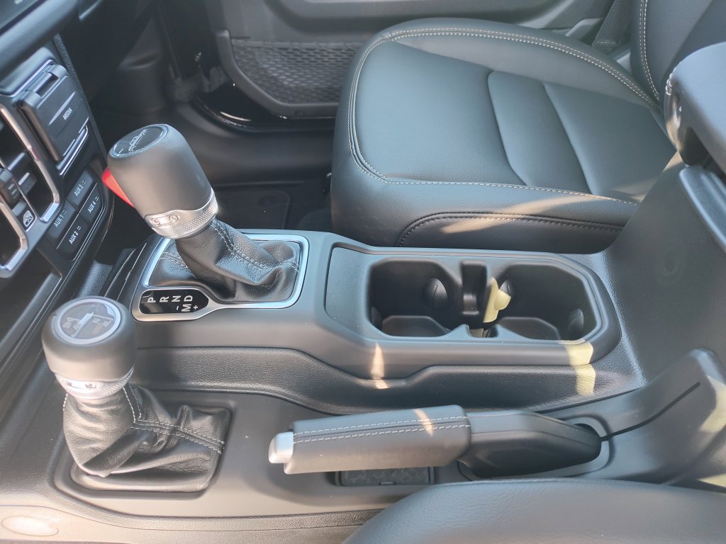 New 2025 Jeep Gladiator Sport w/ Premium Package AWD/4WD image 19
