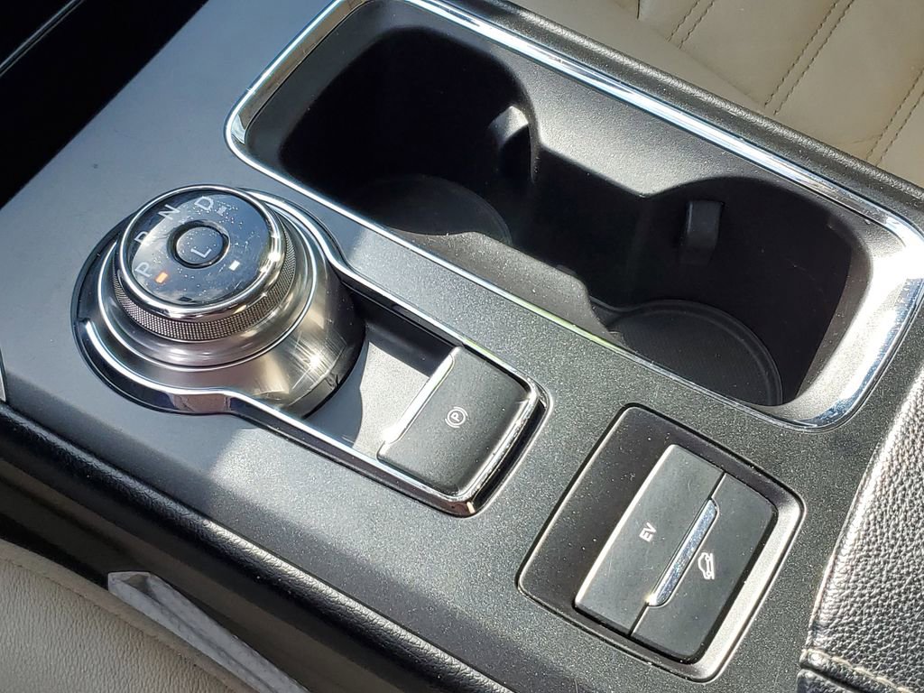 Used 2017 Ford Fusion Energi SE image 23