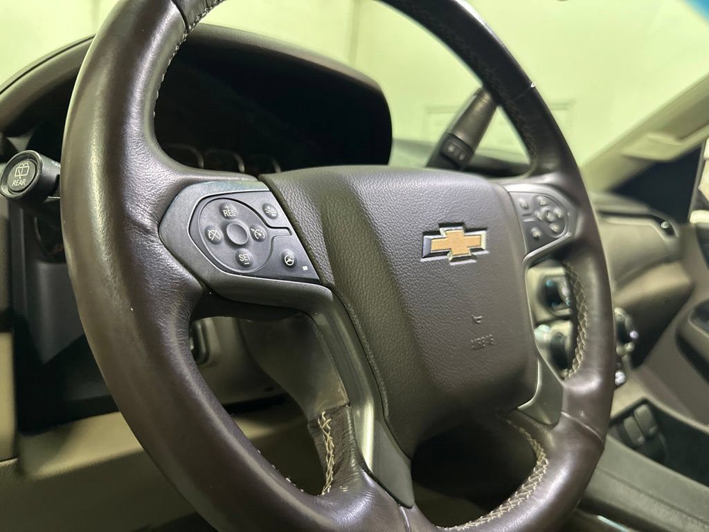 Used 2020 Chevrolet Suburban LT w/ Luxury Package RWD image 36