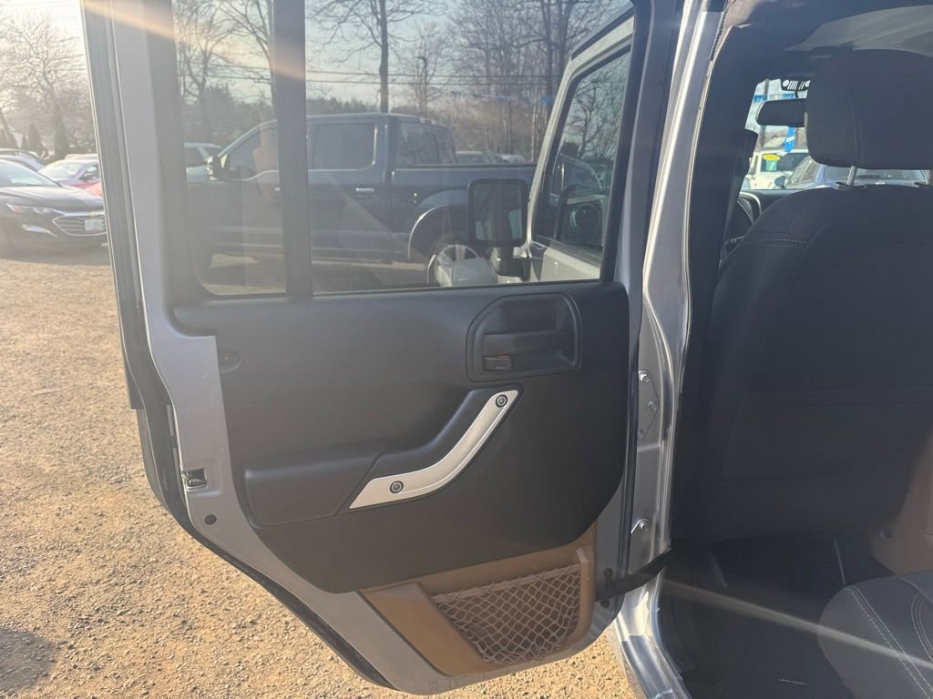 Used 2017 Jeep Wrangler Unlimited Rubicon w/ Connectivity Group image 28